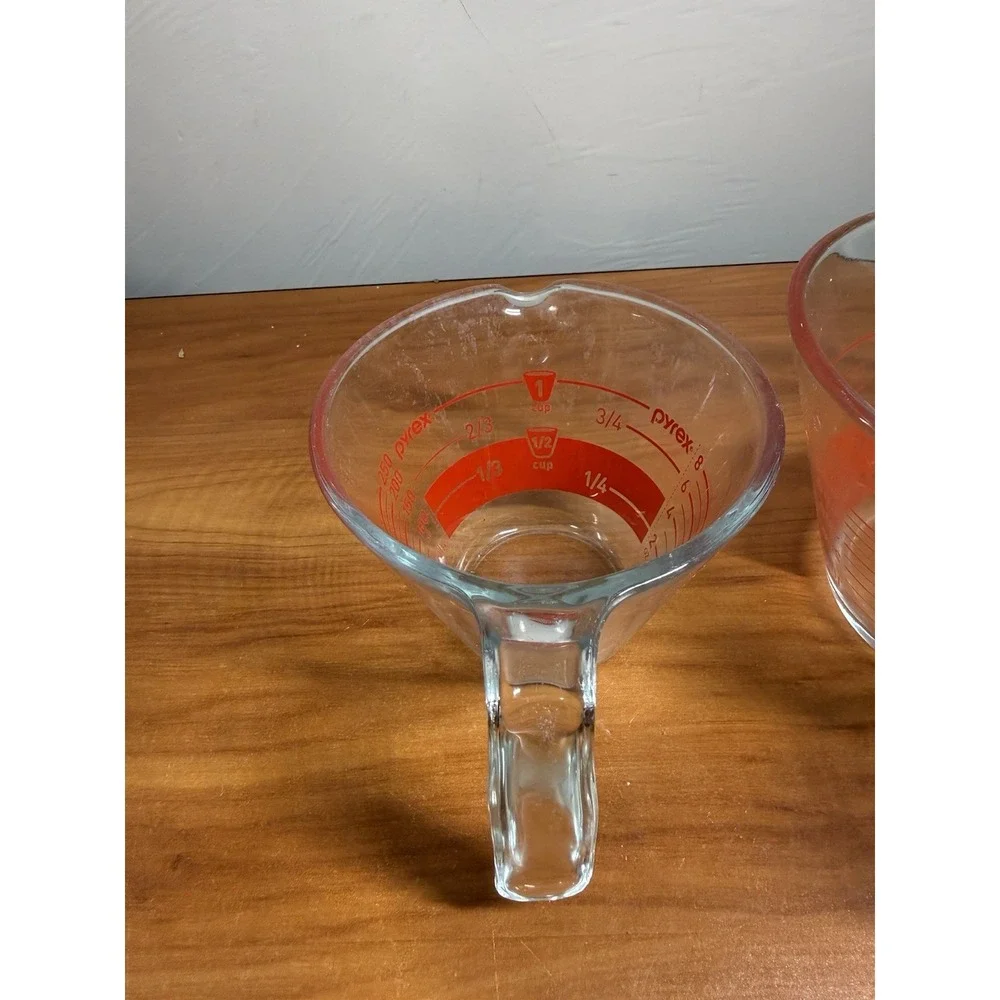 Pyrex VTG Set of 2 Reverse-Read Red Letter  1 C & 2 C Measuring Cups  J Handles